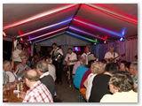 voll beetztes Festzelt am Samstag